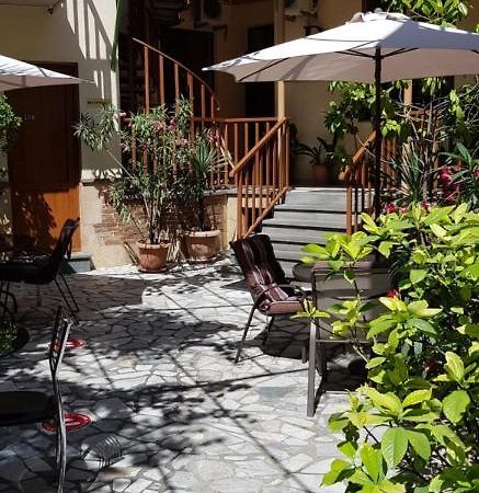 Danisimo Hotel Tbilisi Buitenkant foto