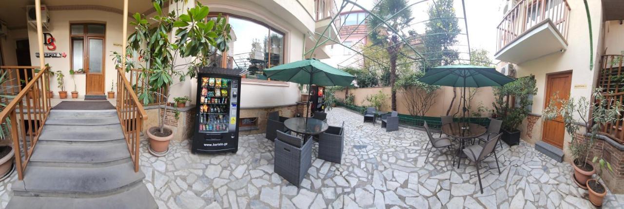 Danisimo Hotel Tbilisi Buitenkant foto