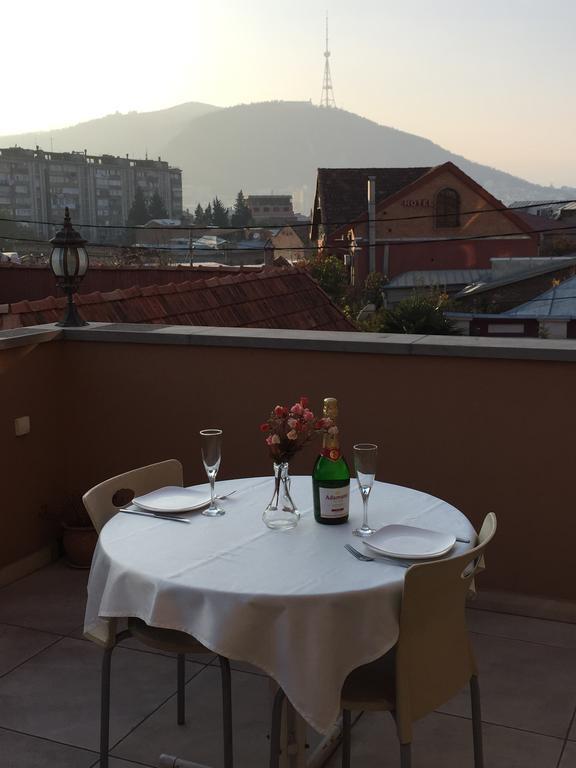 Danisimo Hotel Tbilisi Buitenkant foto